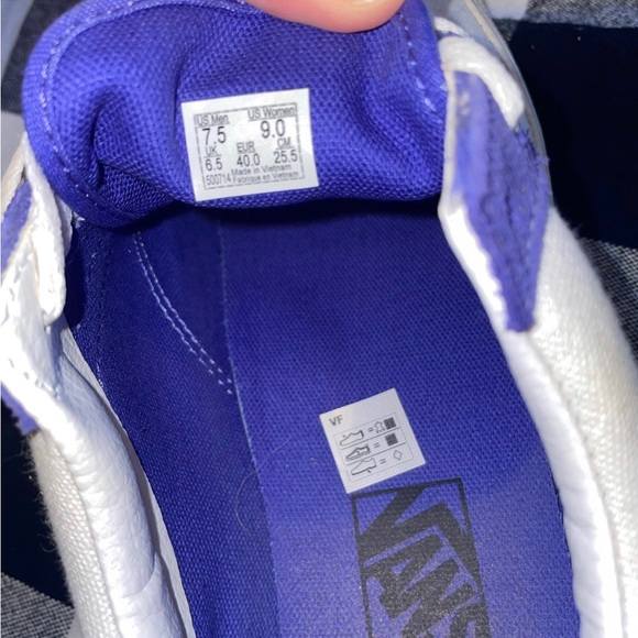 Vans - Picture 4 of 5